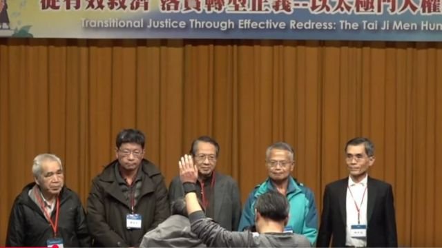Some of the Forum&rsquo;s speakers pose for a group photo.