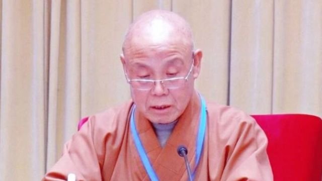 Master Yanjue opening the April 8 meeting. From Weibo.