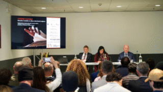 カステリオン・コントロ・カルヴィーノ：リベルタ・コントロ・テオクラツィア、ダ・ジネーヴラ・アッリー・イラン、そしてアフマディー教徒の平和と光の宗教