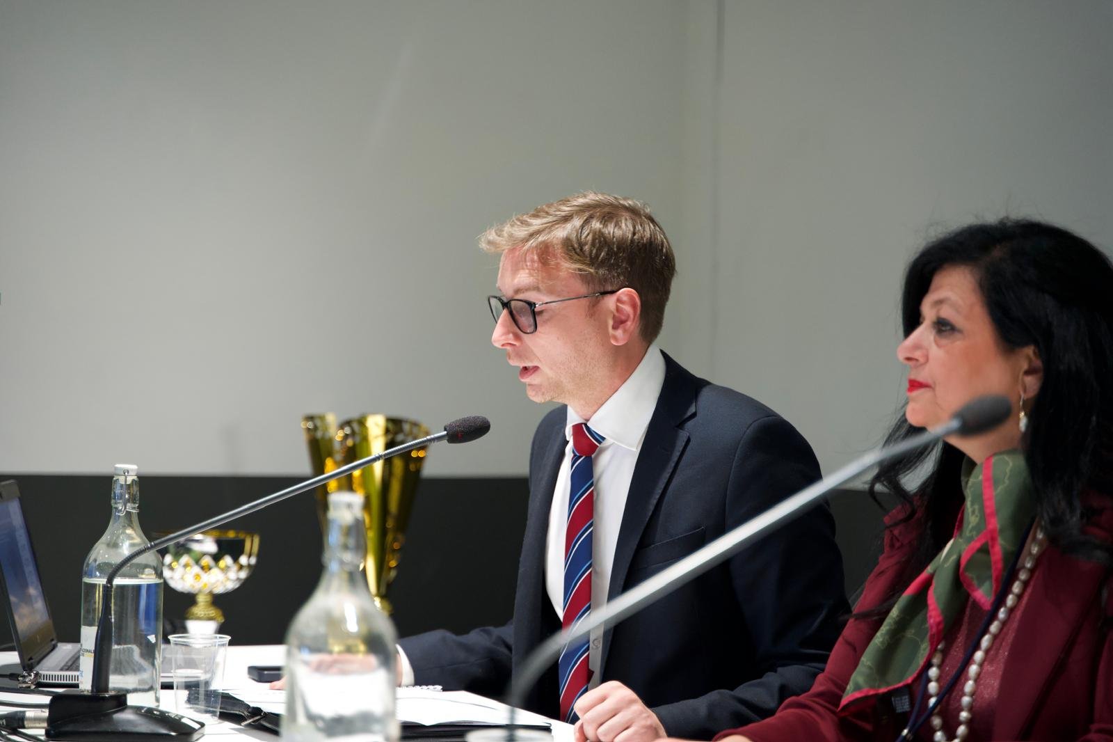 Francesco Curto with Maria d’Arienzo during the presentation of “Contro Calvino.”