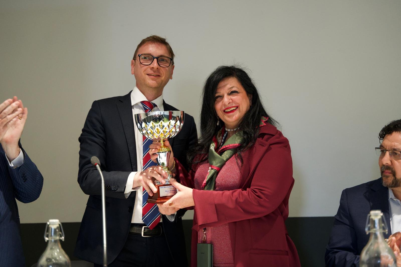 Maria d’Arienzo receives the award at Turin’s International Book Fair.