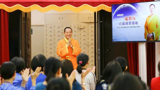 Grandmaster JinBodhi conducting a retreat. From Facebook.