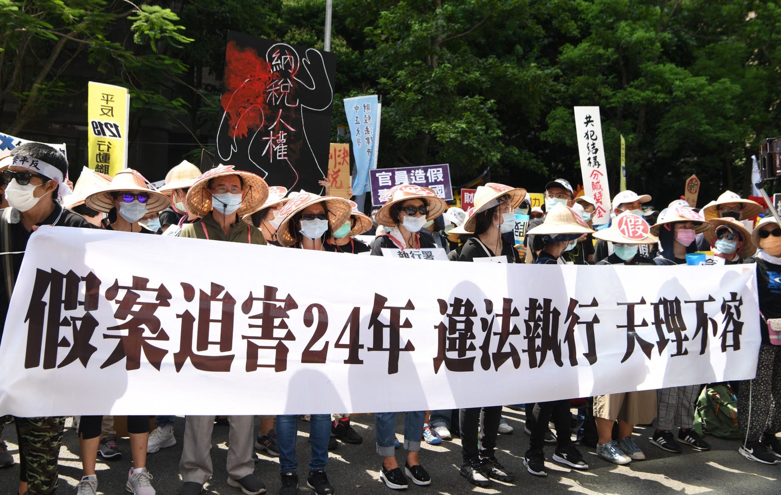 Tai Ji Men protests in Taiwan.