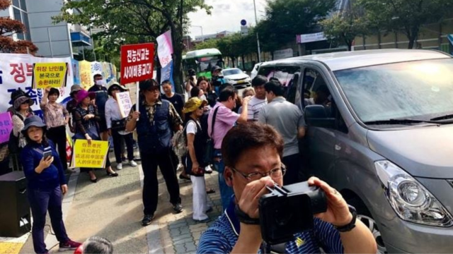False demonstrations against Church of Almighty God refugees organized in Seoul by Korean anti-cultists and Chinese agents, September 2018.