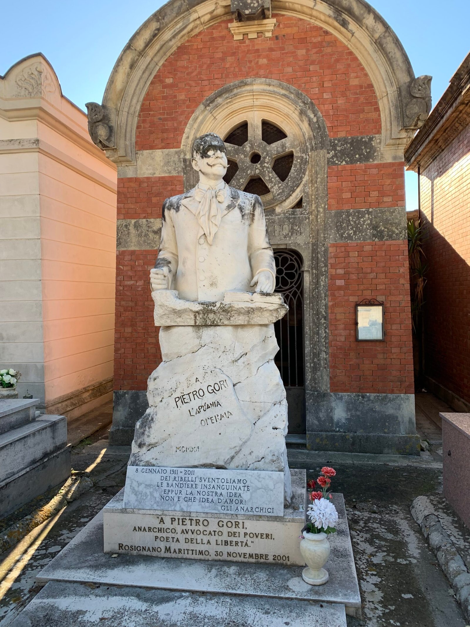 Image 6: Gori’s grave in the cemetery of Rosignano Marittimo.