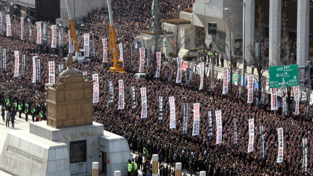 Massive protests in Seoul after female Shincheonji devotee Gu Ji-In was killed during a deprogramming attempt in December 2017.