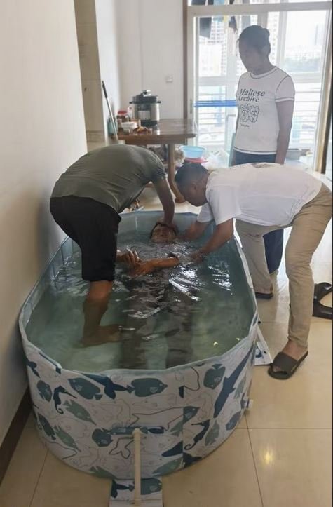 Image 2: Pastor Ma Chao performing a baptism.