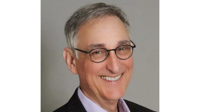 背教者からディプログラマーへ転じたスティーブン・ハッサン。出典：X