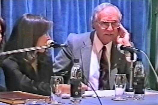 H. Newton Malony (1931-2020) en una conferencia realizada en el café de la EYBA del edificio de Avenida Estado de Israel el 19 de julio de 1996.