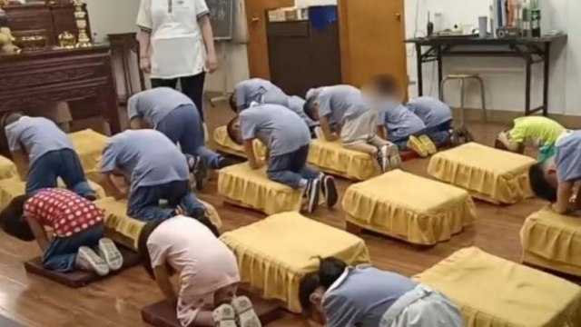 Prostrations in a kindergarten allegedly operated by Yiguandao in Guangdong. Police photo.