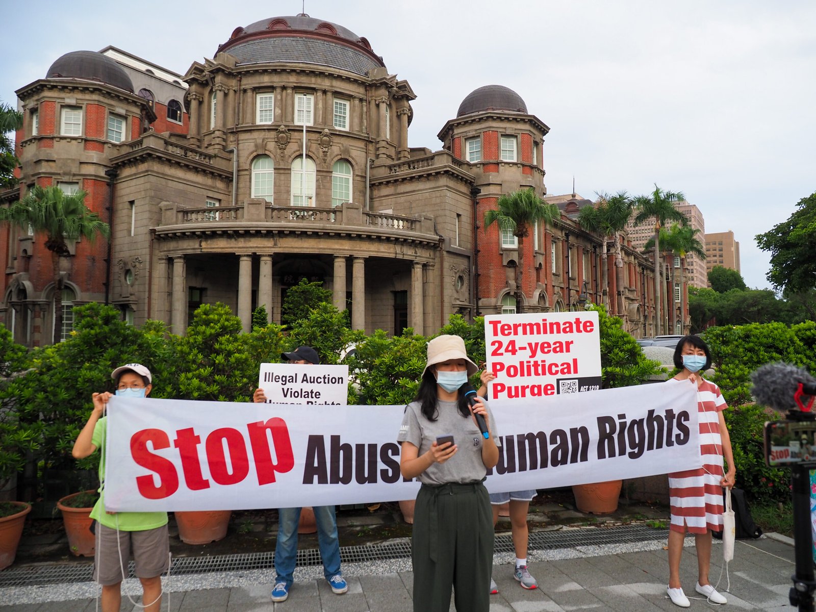 Tai Ji Men protests in Taiwan.