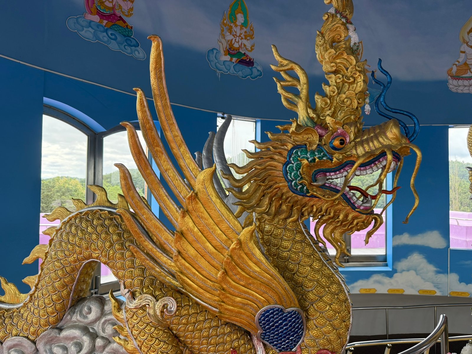 Dragon in a Thai temple near Lifechanyuan’s Second Home.