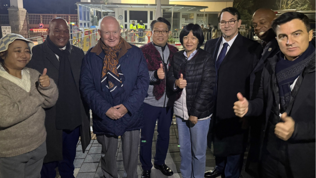 マザー・ハンを解放せよ！　刑務所の外で祈りと確信の夜