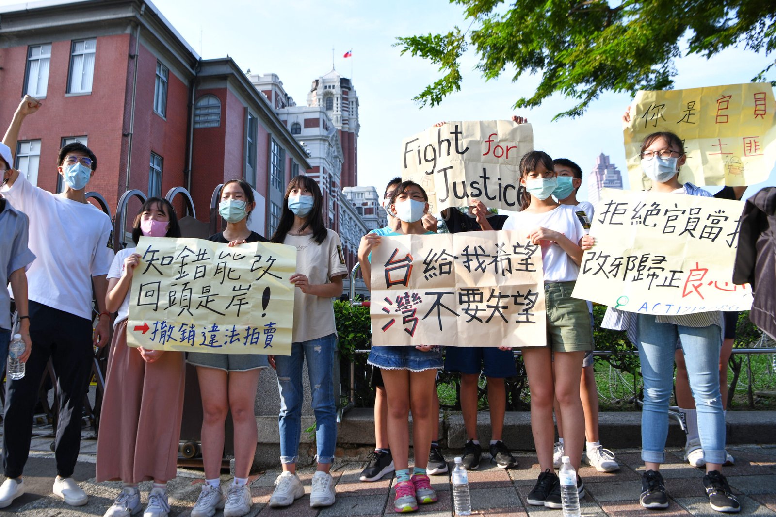 Tai Ji Men protests in Taipei