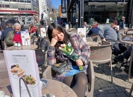 Zhang Yadi in happier times. From X.