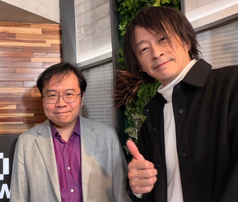 Yanai and Eight Suzuki get ready to debate the Yamagami trial. From Facebook.