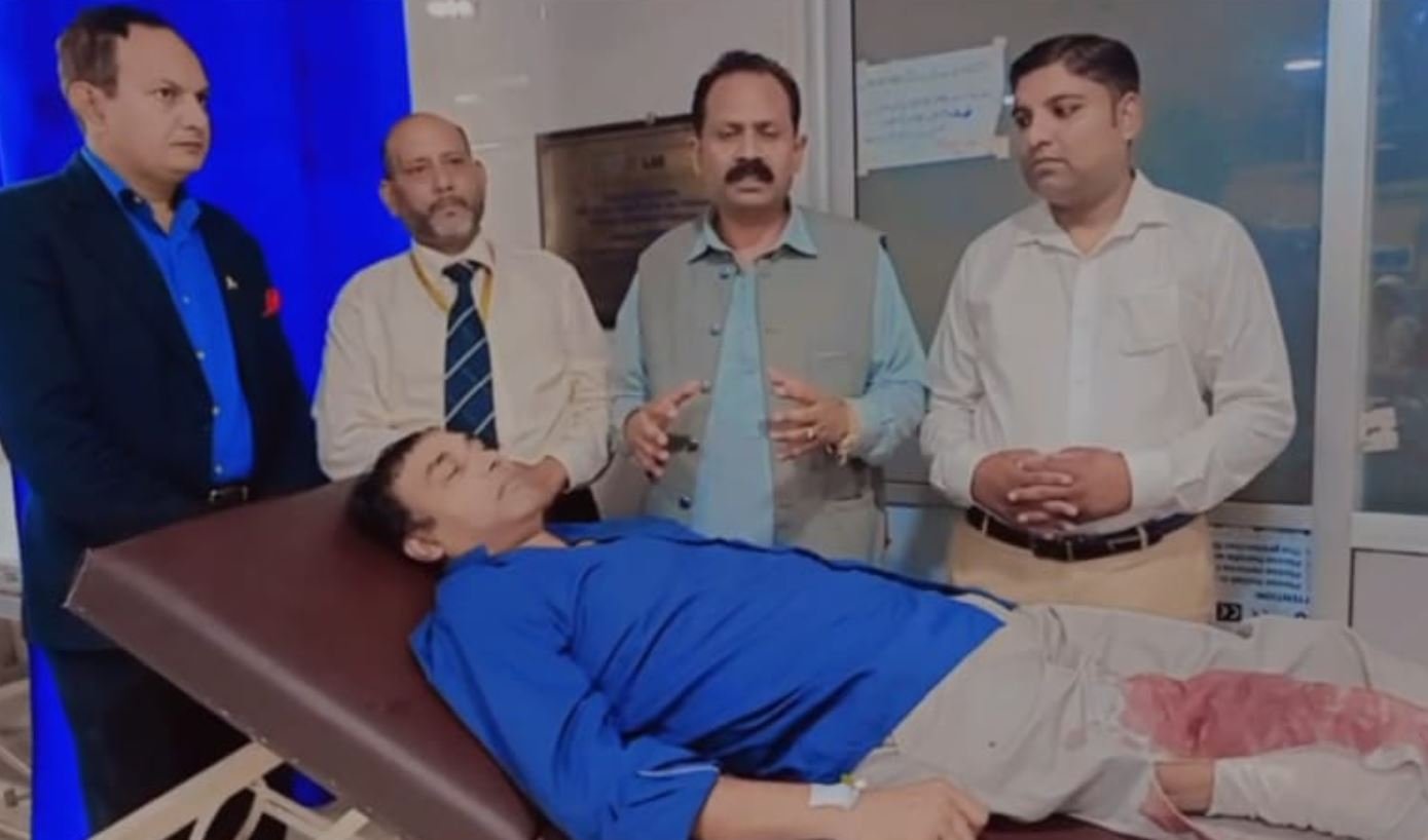 Co-religionists pray for Pastor Kamran Salamat at the Civil Hospital of Gujranwala, where he died, From X.