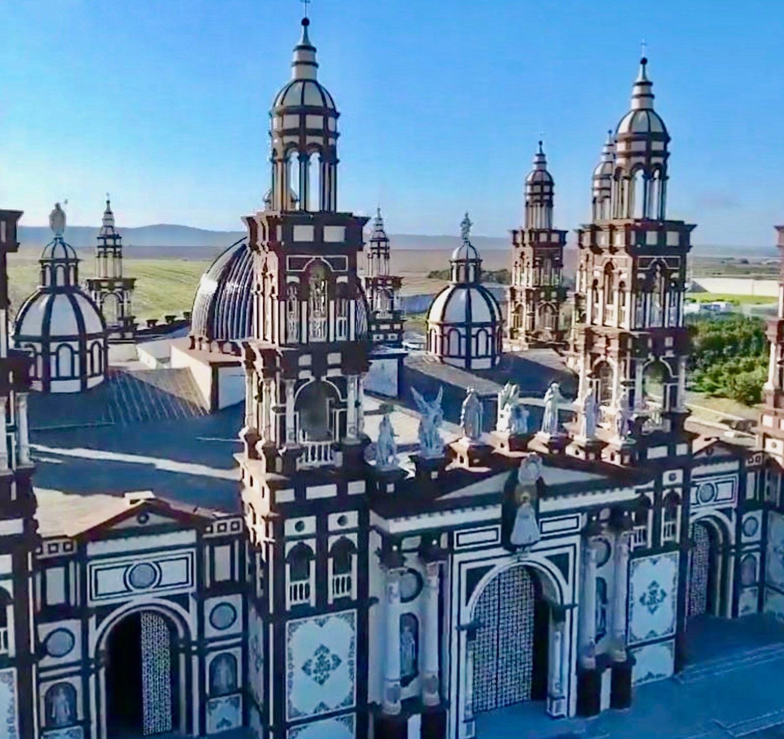 A view of the church’s basilica in Palmar de Troya. From X.