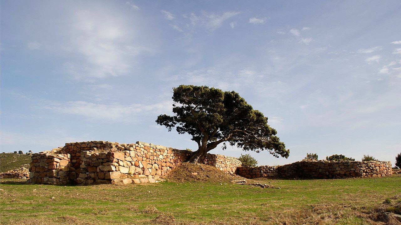 The “temenos” in the archeological area of S’Arcu ‘e Is Forros in Sardinia. Credits.