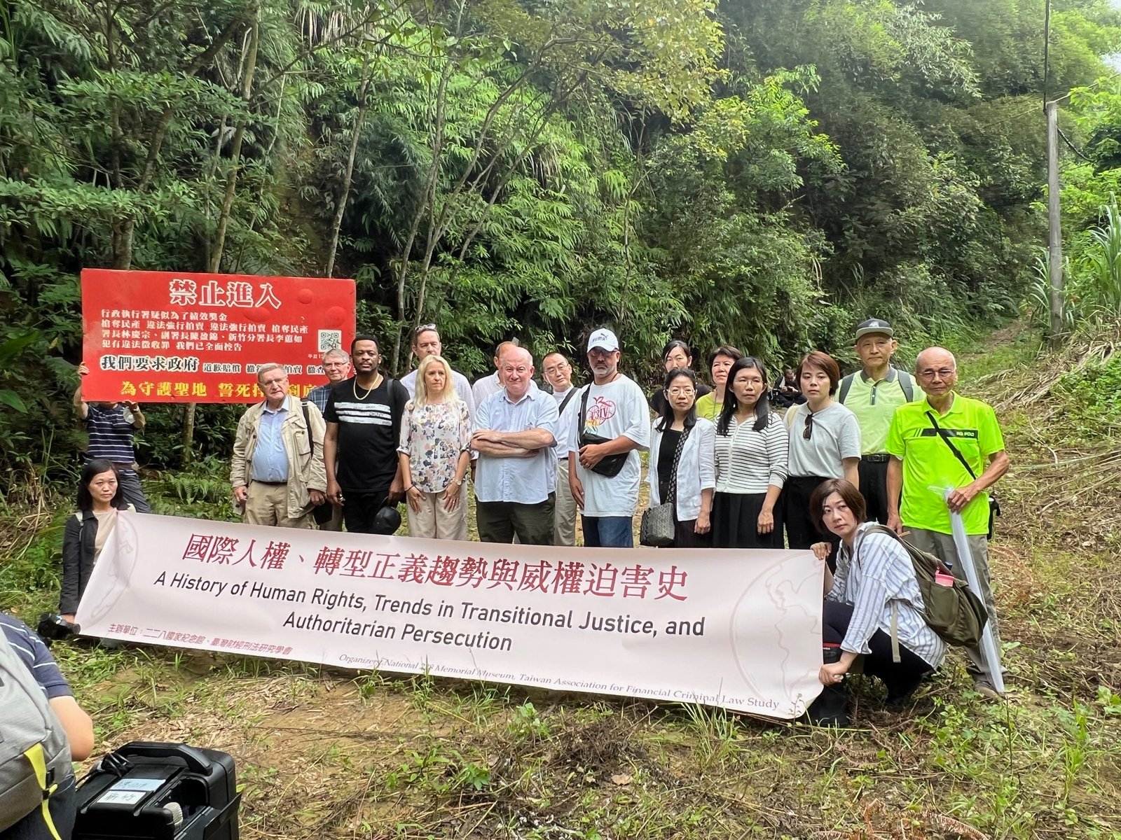 International scholars and Tai Ji Men dizi visiting the nationalized sacred land in Miaoli in 2023.