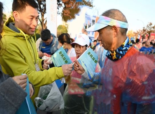 Anti-xie-jiao propaganda is distributed at the bicycle race. From Weibo.