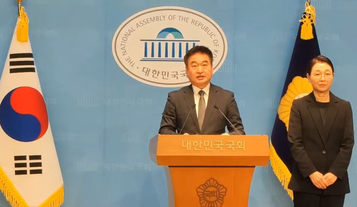 Representative Choi announcing on January 9 that he was submitting Bill 2215932. He explicitly mentioned the need to dissolve the Unification Church and Shincheonji.