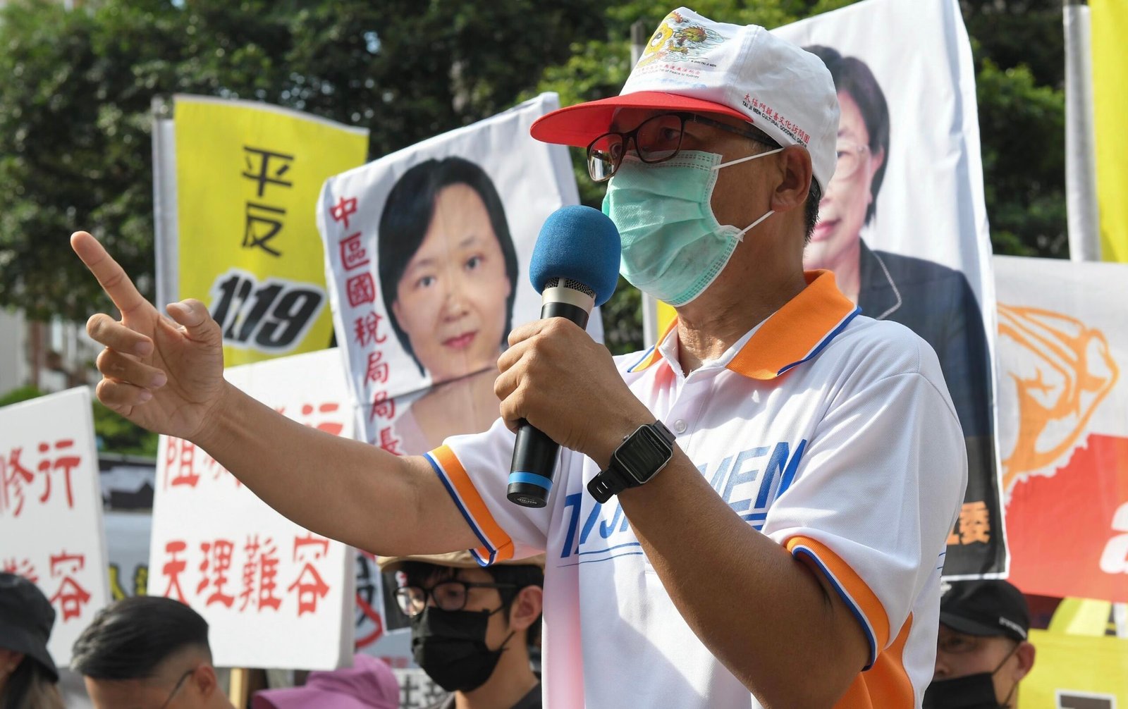 Tai Ji Men protests in Taiwan.