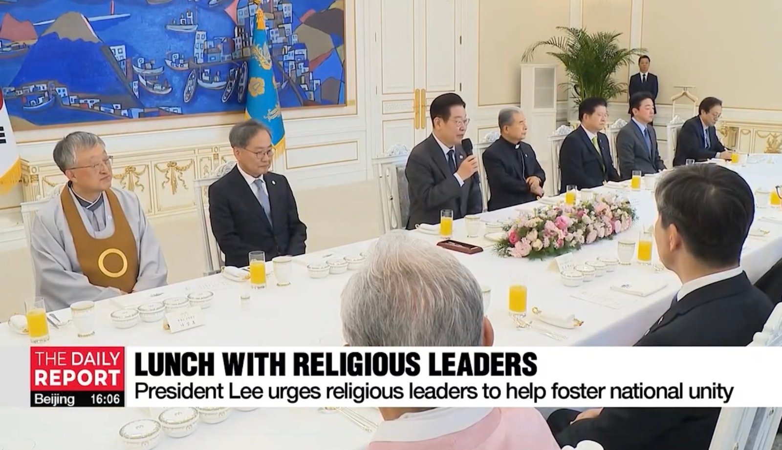 Media coverage of the Blue House January 12 meeting.