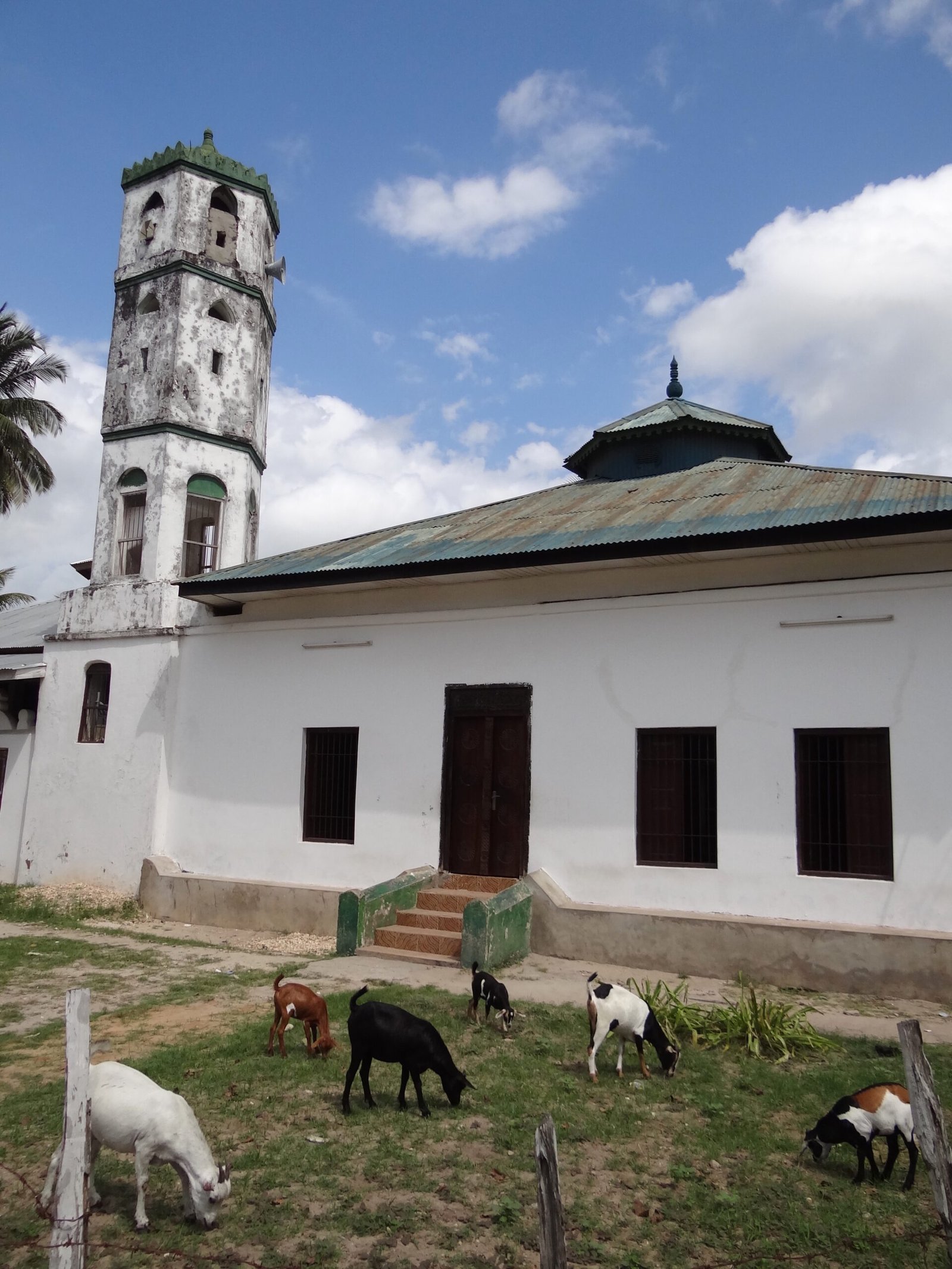 A rural mosque in Tanzania. Credits.
