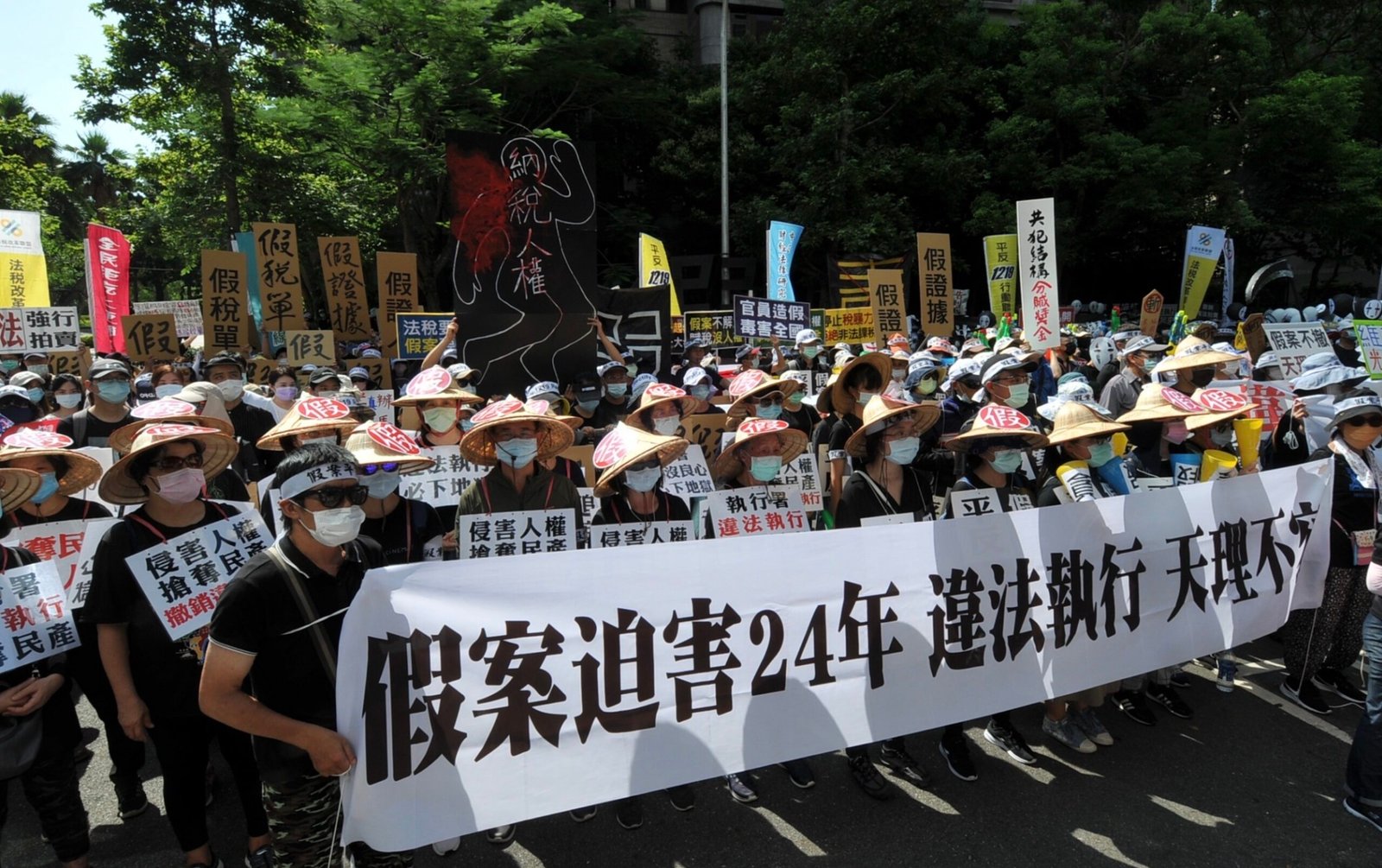 Tai Ji Men protests in Taiwan.