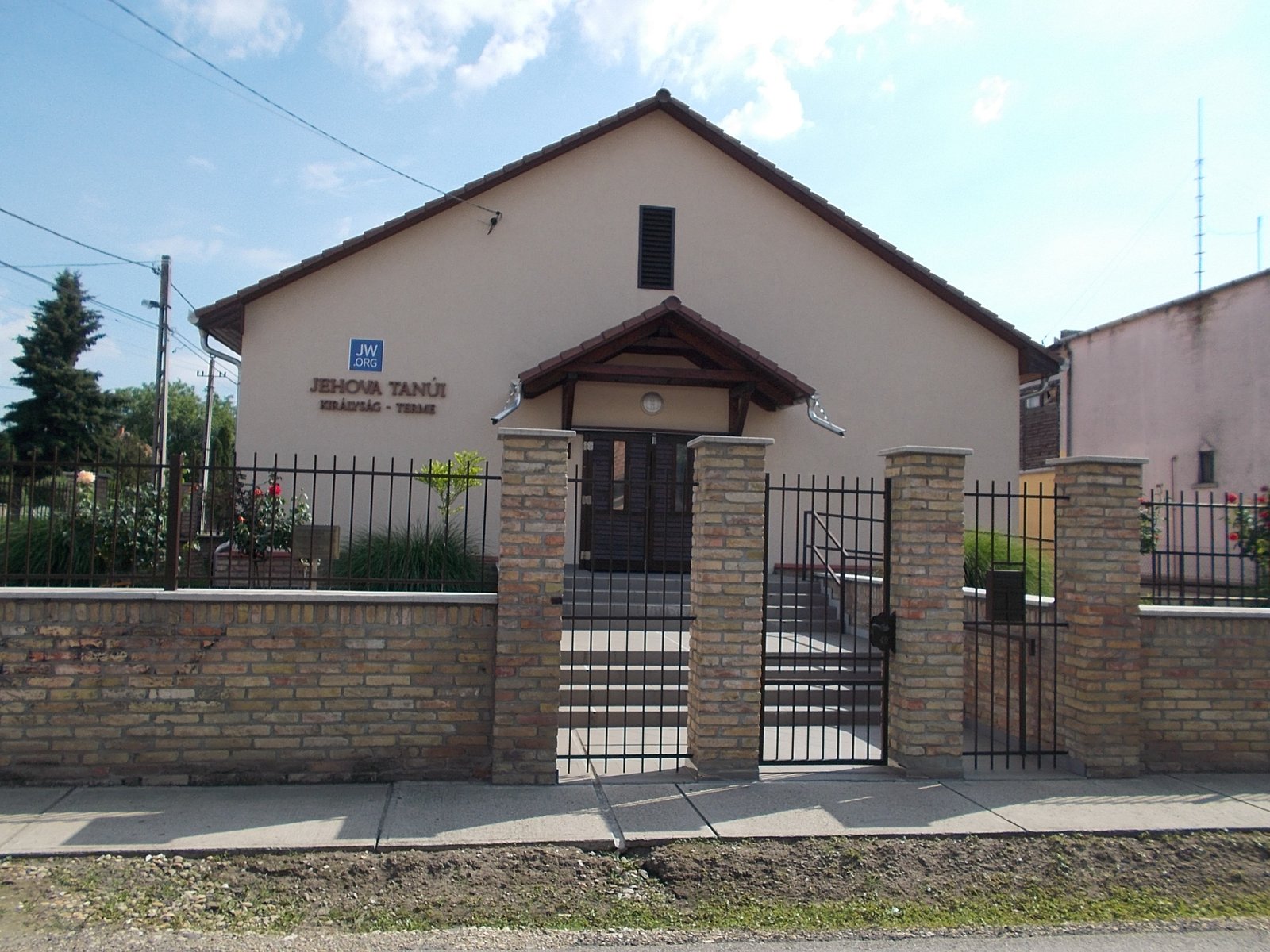 A Kingdom’s Hall of the Jehovah’s Witnesses in Hungary, a country with a strict registration system. Credits.