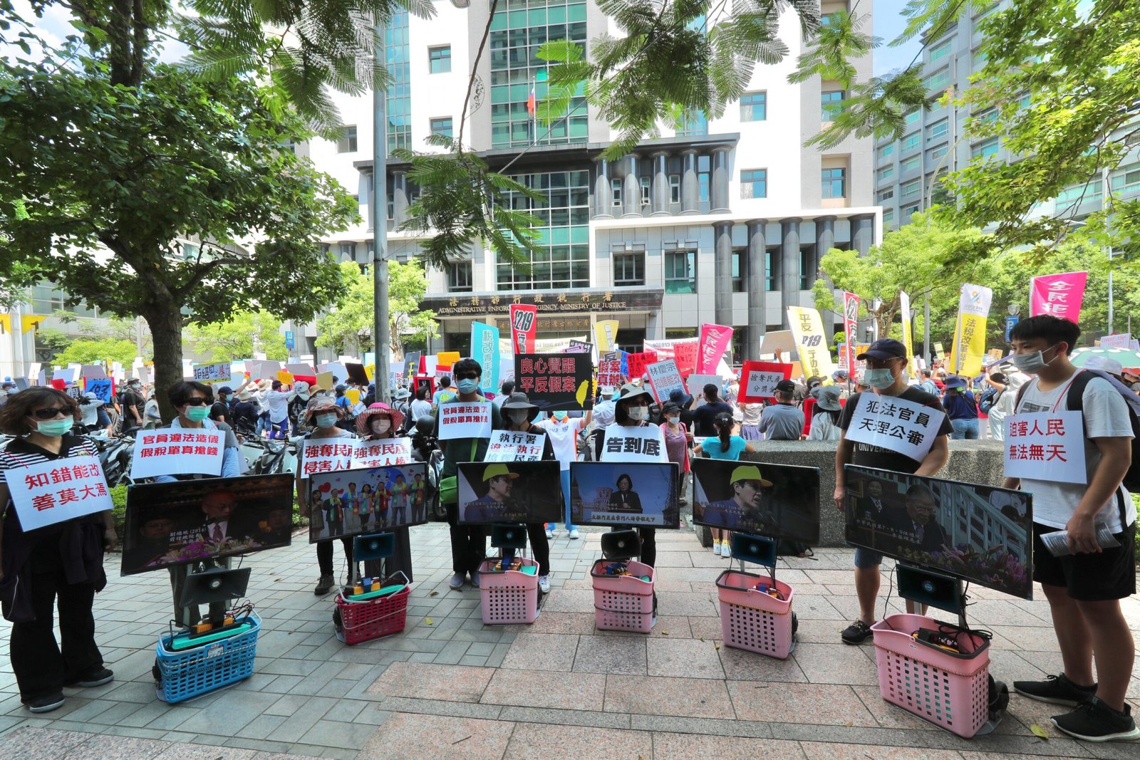Tai Ji Men protests in Taiwan.