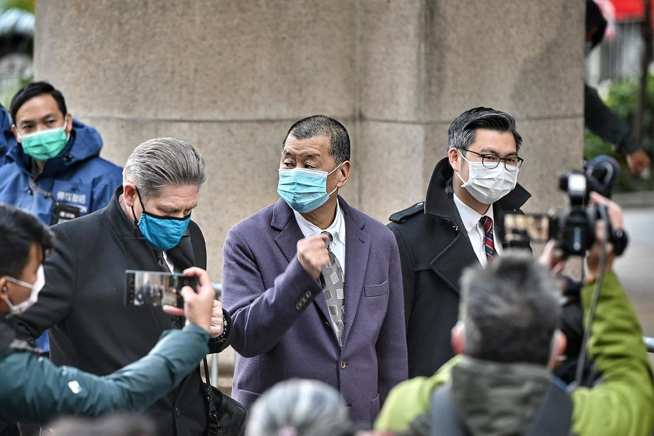 Jimmy Lai in court with his lawyers. Credits.