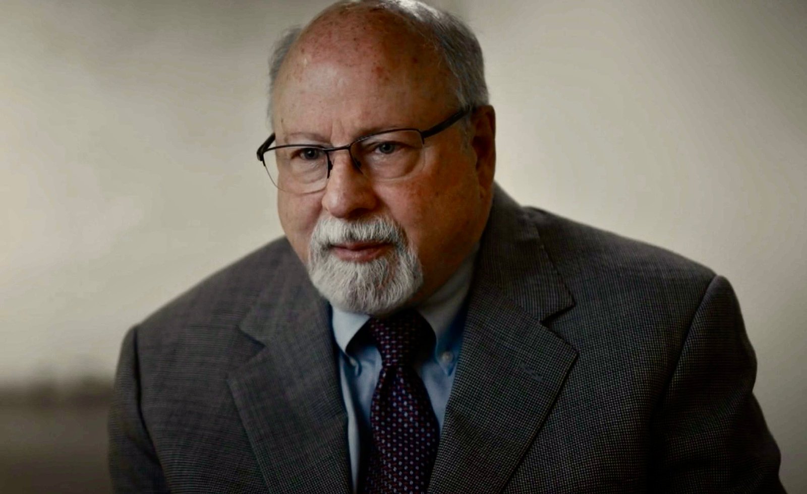 Stephen Kent during the show. Screenshot.