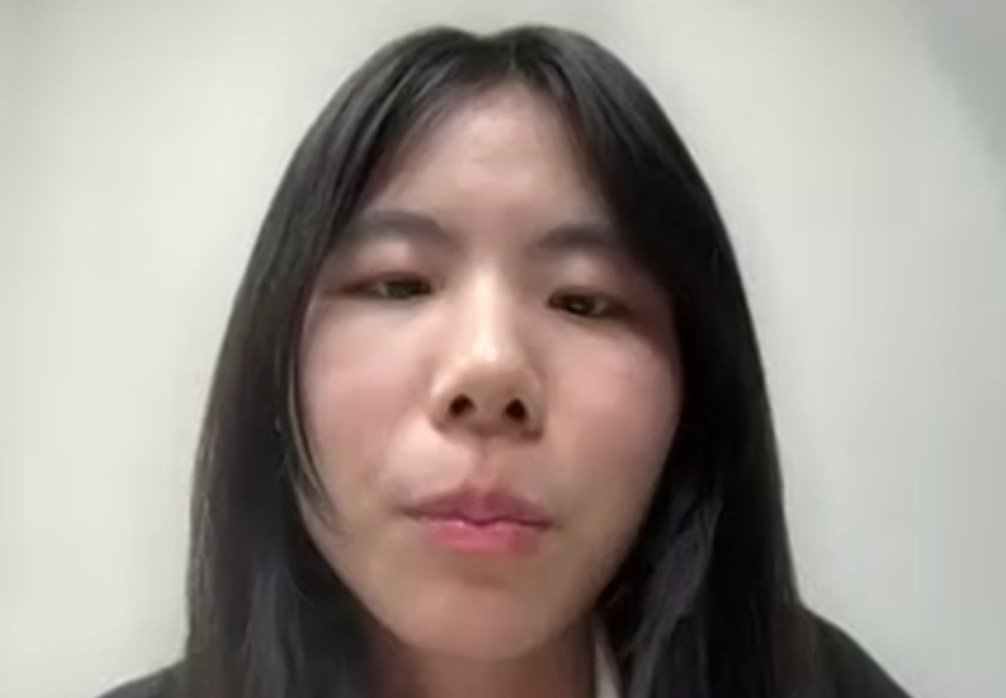 YuTing Ni presents her paper.