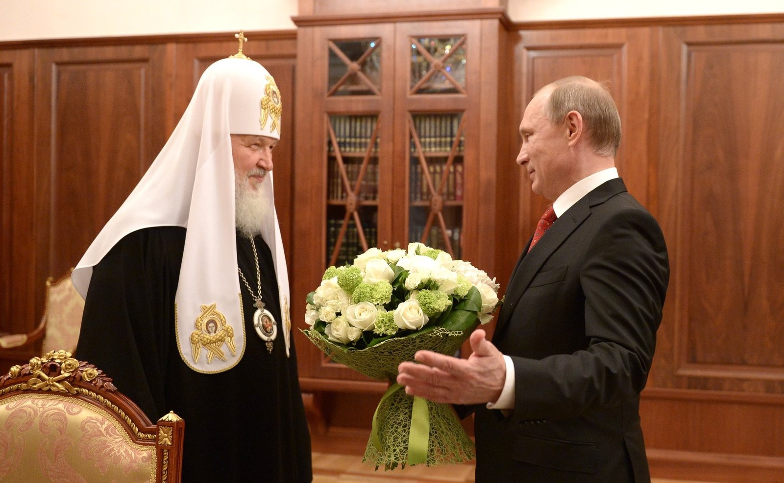 Putin offers flowers to Kirill. Source: Presidency of the Russian Federation