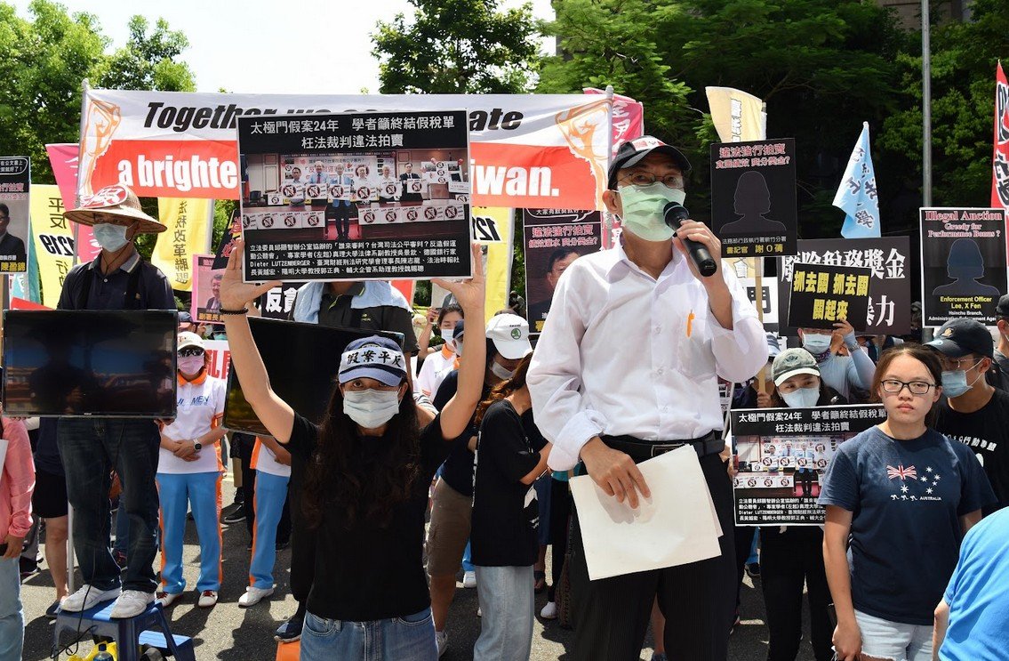 Tai Ji Men protests in Taiwan.