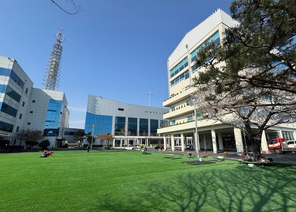 The school: Segero Unam Christian Academy.