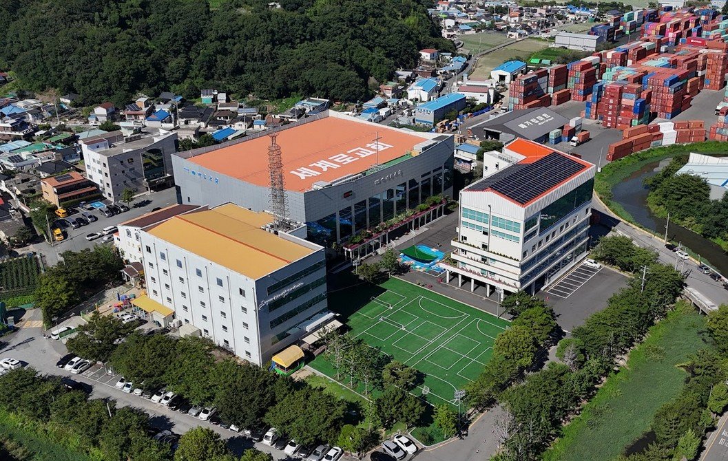 Aerial view of the Segero Church facilities in Busan, including the Academy.