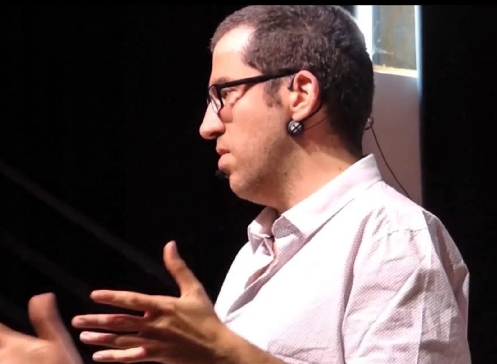 Alban Bourdy. Social media.