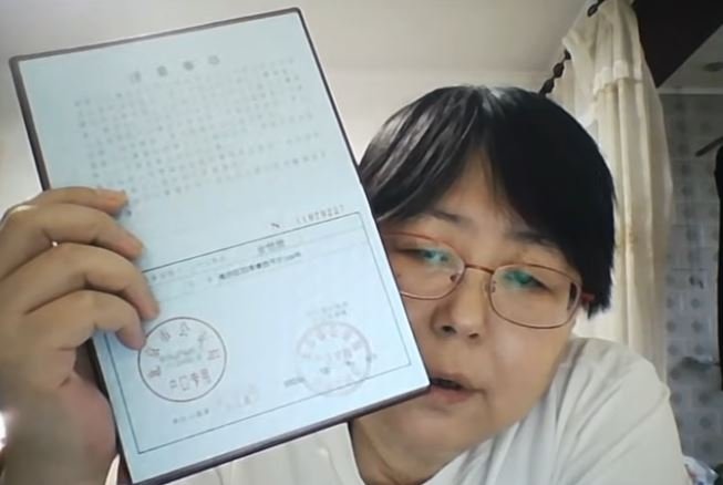 Quan Shixin protesting her home&rsquo;s demolition. Social media.