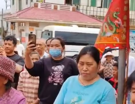 Believers documenting what happened with their cell phones.