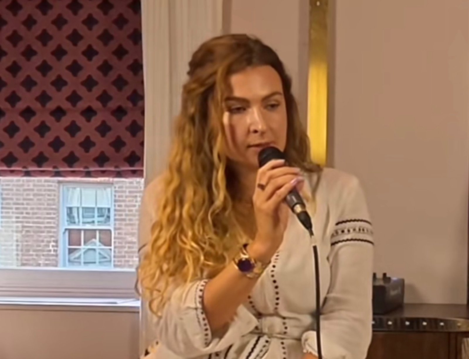 Miranda Grace. Screenshot.