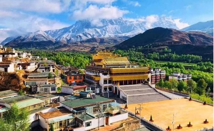 Dhitsa Geden Tashi Ch&ouml;ding Ling monastery.