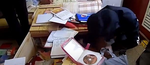 Police at work during the raid against Yang Dongmei&rsquo;s branch. Screenshot.