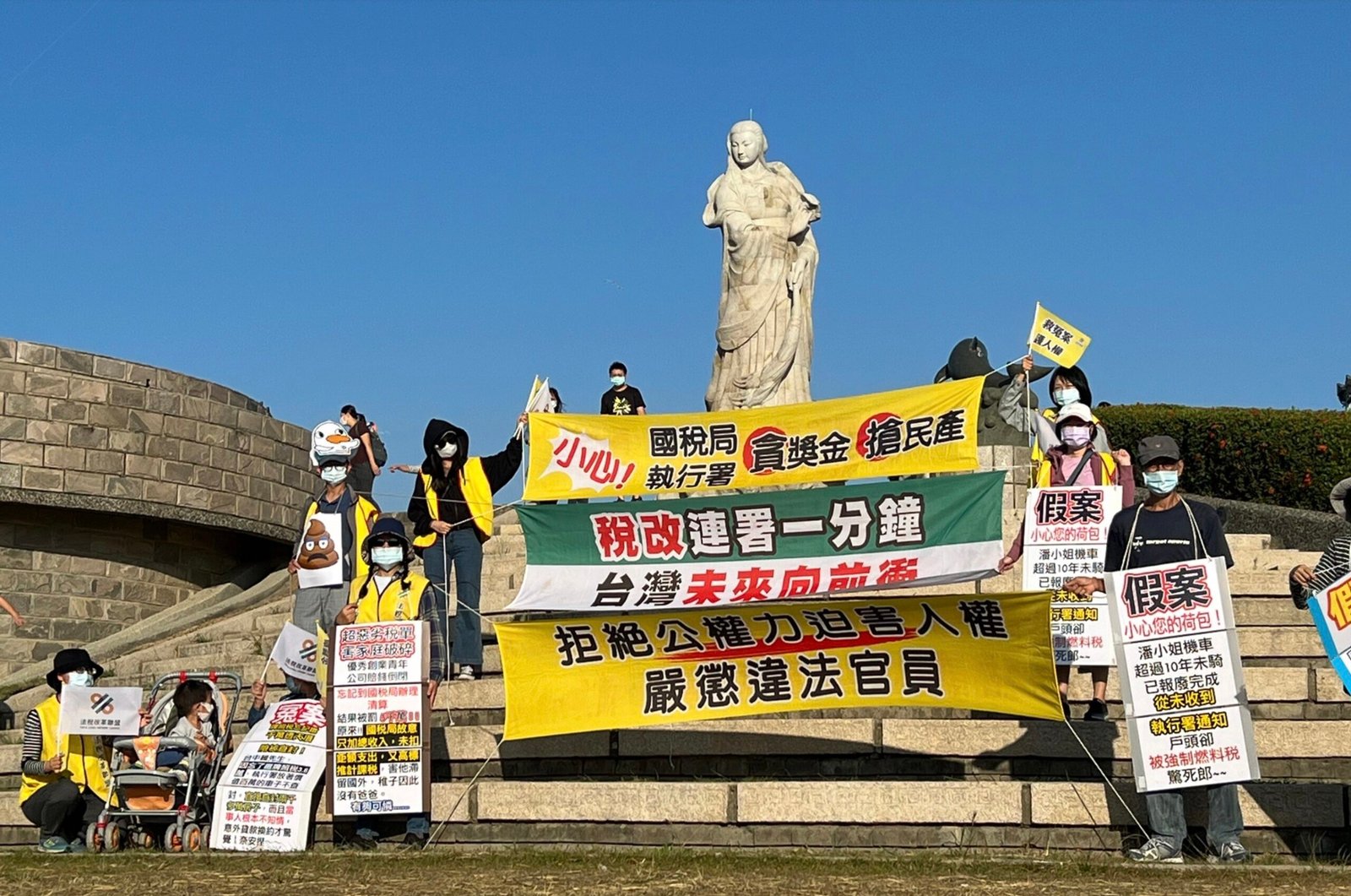 Tai Ji Men protests in Taiwan.