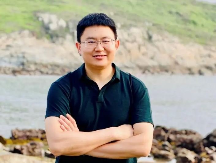 He Guojun, one of the authors of the study on elite deaths and COVID. From X.