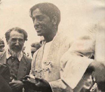 Delville (center) with Krishnamurti.