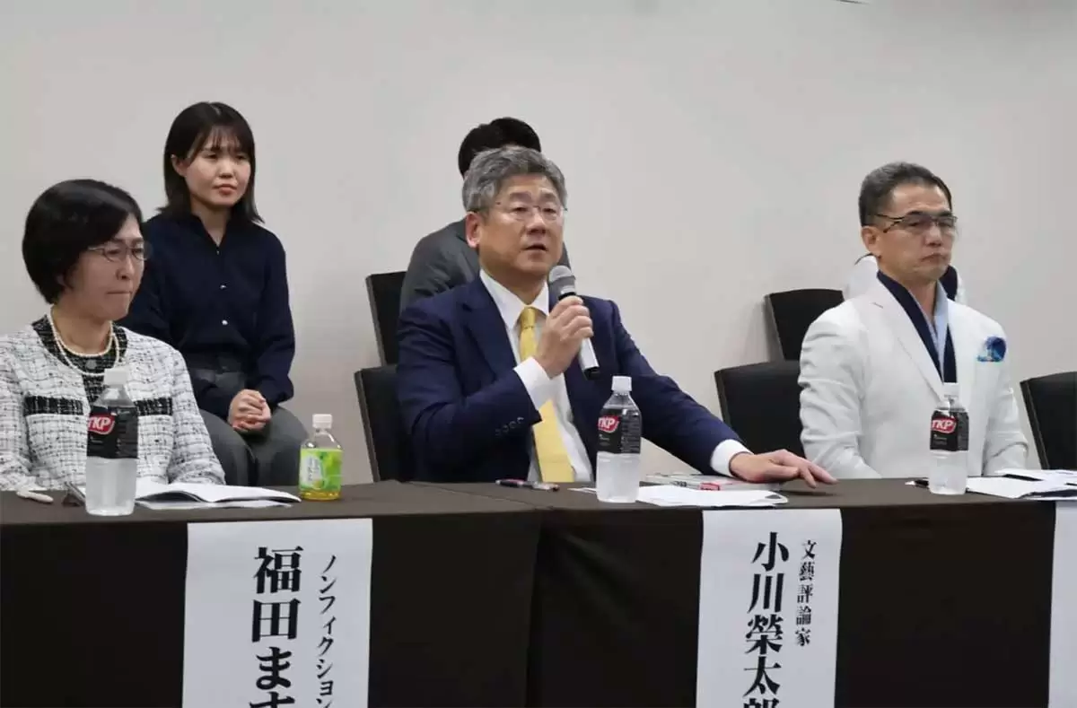 Eitaro Ogawa speaking at the press conference by the Group of Experts for Fair and Impartial Trials and the Second Generation’s Association discussing the dissolution decision, Tokyo, March 26.