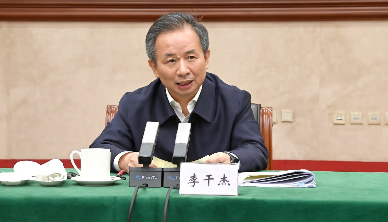 Li chairing a symposium on &ldquo;Sinicization of religion&rdquo; in Yunnan. Screenshot.